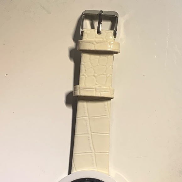 ⌚ VINTAGE Y2K FERVOR MONTREAL WOMENS WHITE SNAKESKIN GEMSTONE STRAP BUCKLE WATCH - Picture 5 of 12